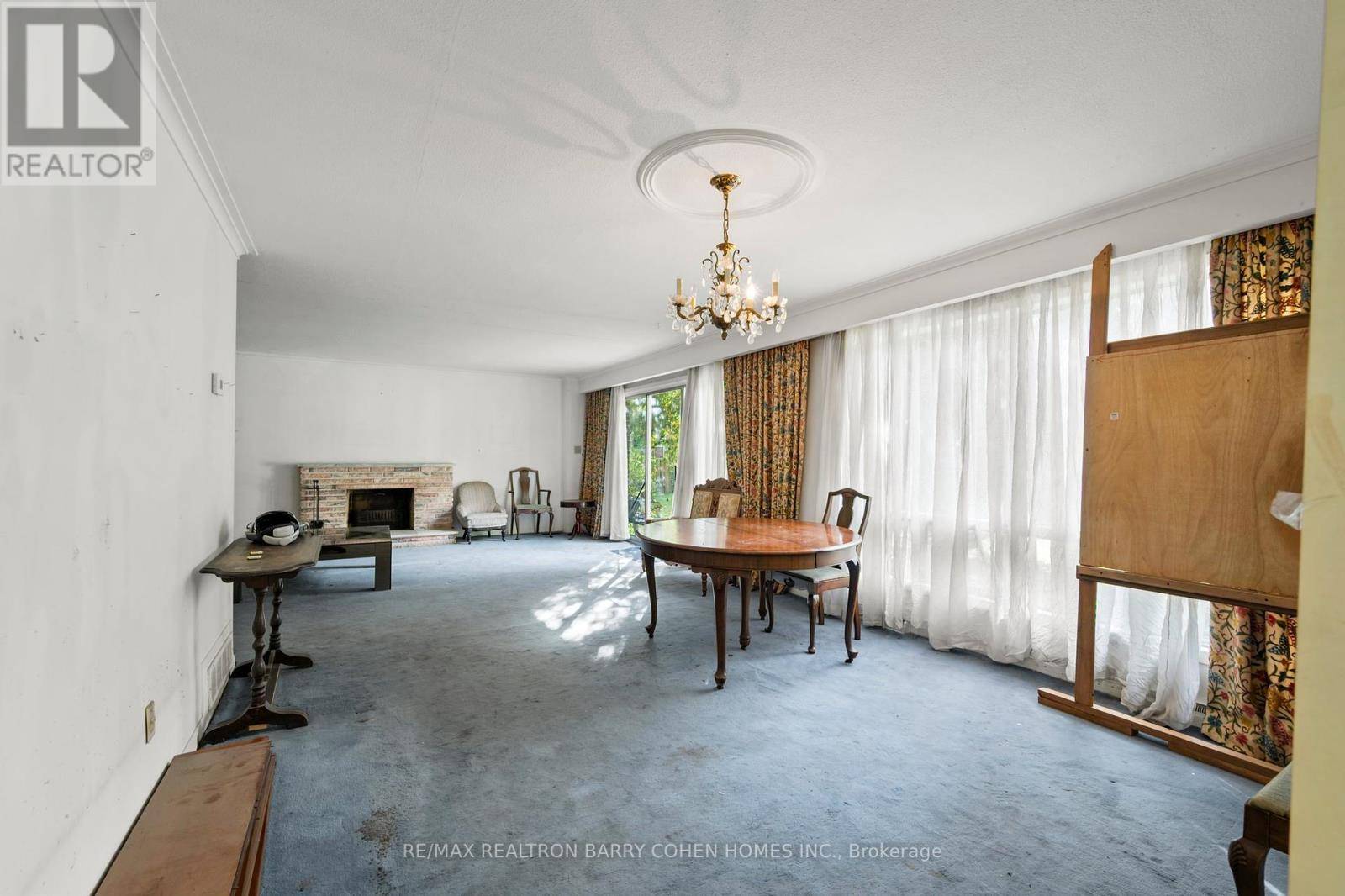 Toronto (st. Andrew-windfields), ON M2L2P3,84 BANNATYNE DRIVE