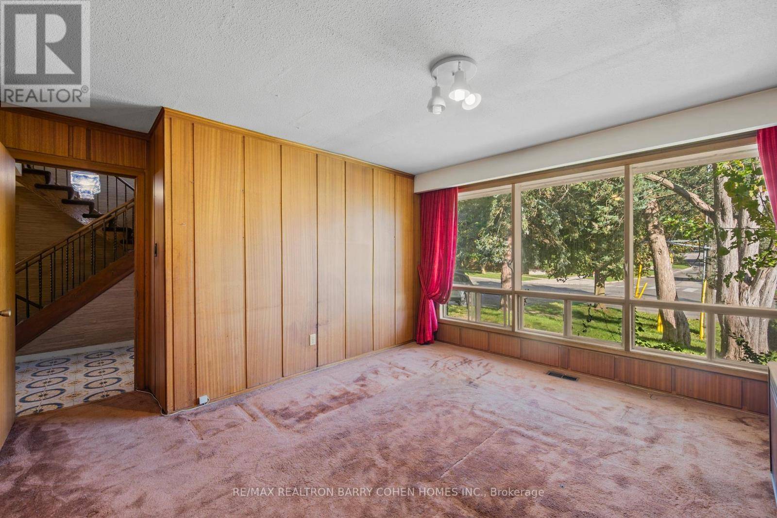 Toronto (st. Andrew-windfields), ON M2L2P3,84 BANNATYNE DRIVE