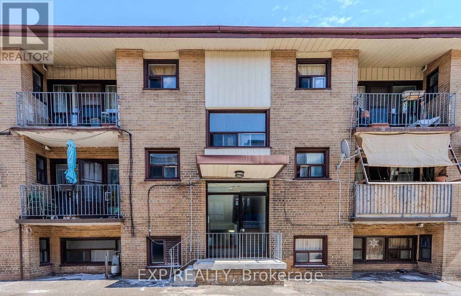Toronto (englemount-lawrence), ON M6A1W9,41 WASDALE CRESCENT