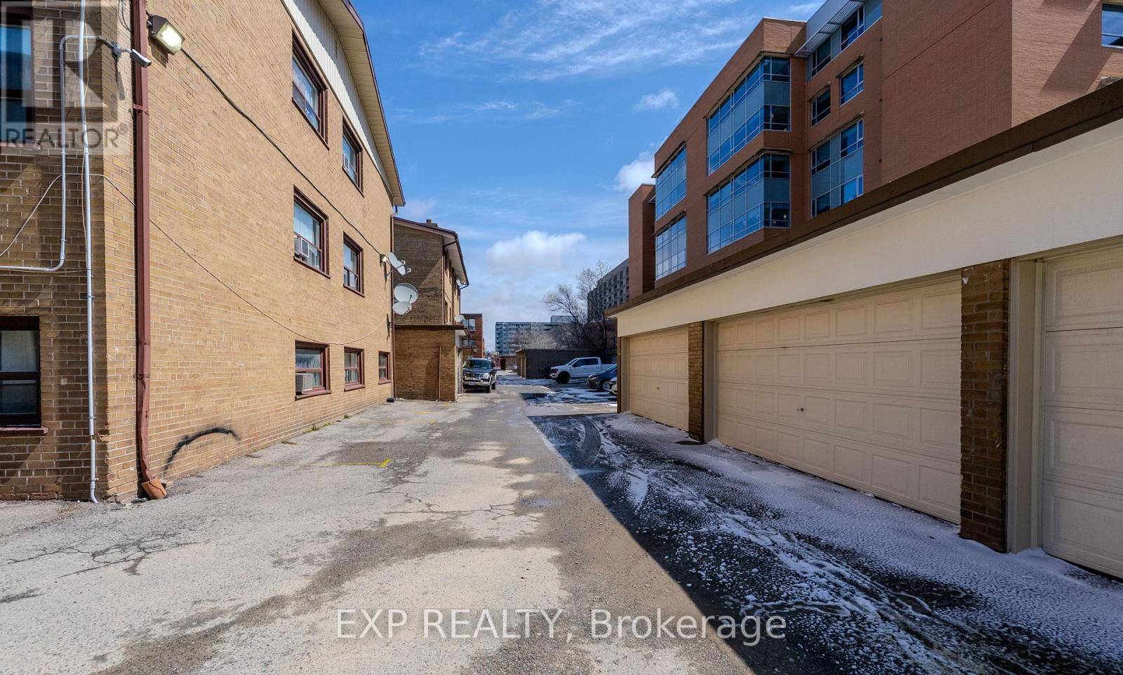 Toronto (englemount-lawrence), ON M6A1W9,41 WASDALE CRESCENT