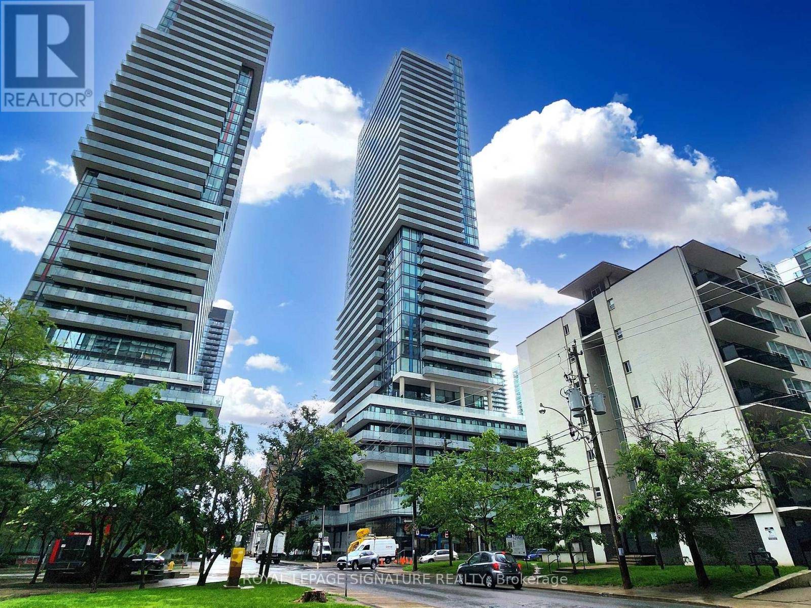 Toronto (mount Pleasant East), ON M4P0C8,161 Roehampton AVE #605