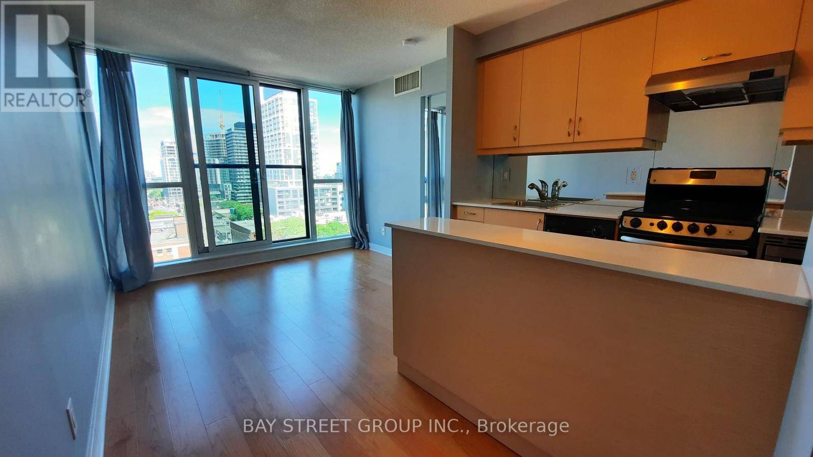 Toronto (moss Park), ON M5A1P9,320 Richmond ST East #1202
