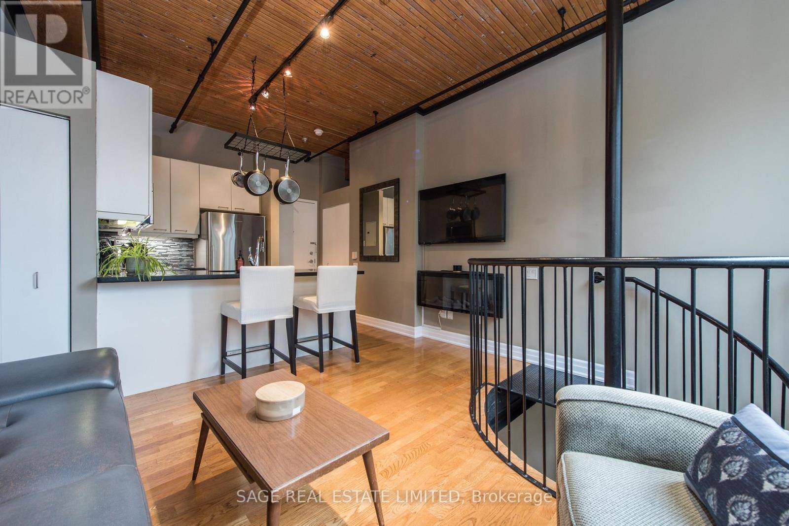 Toronto (niagara), ON M5V1N4,781 King ST West #504