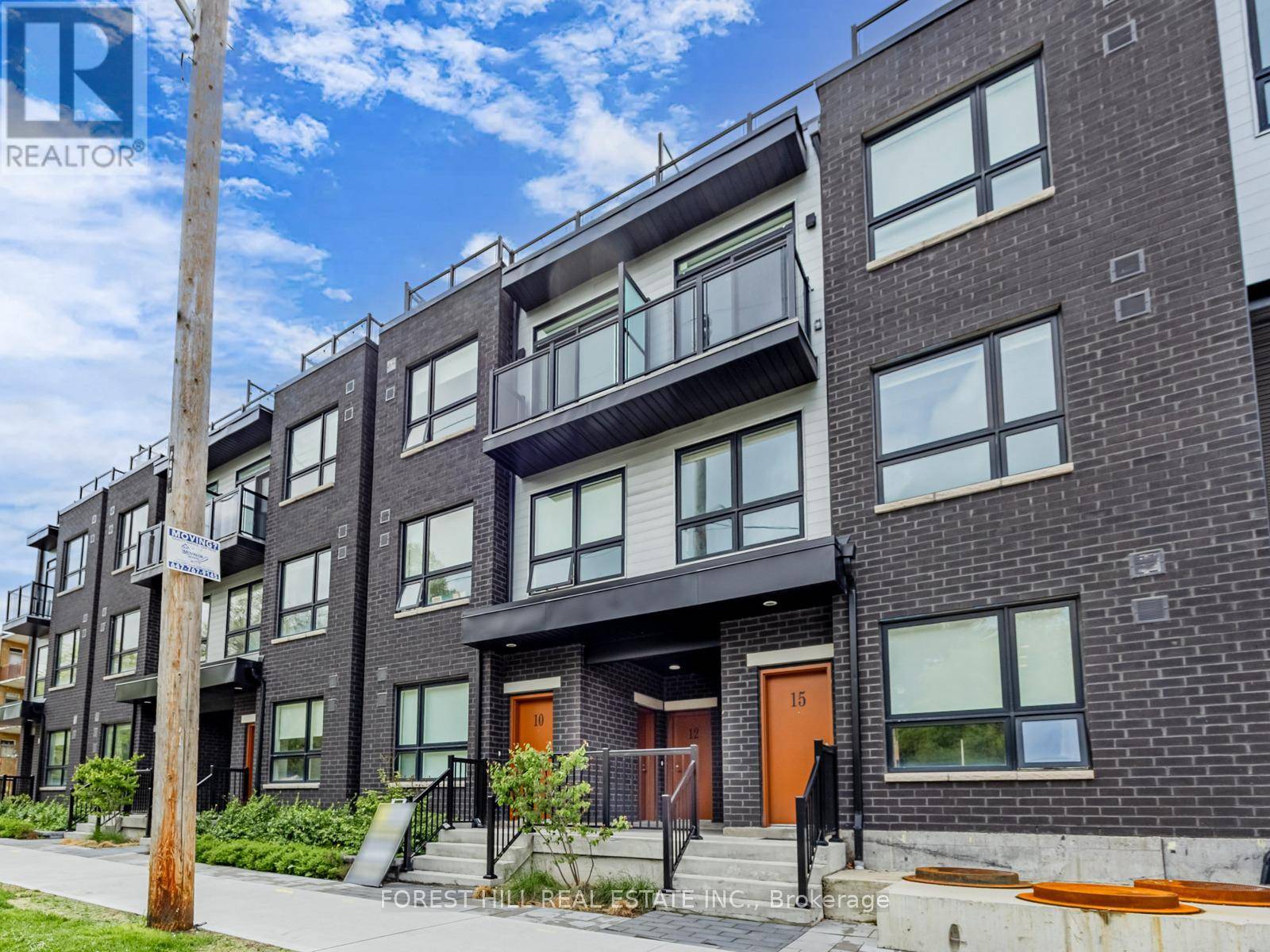 Toronto (newtonbrook West), ON M2R1W1,15 Brenthall AVE #7