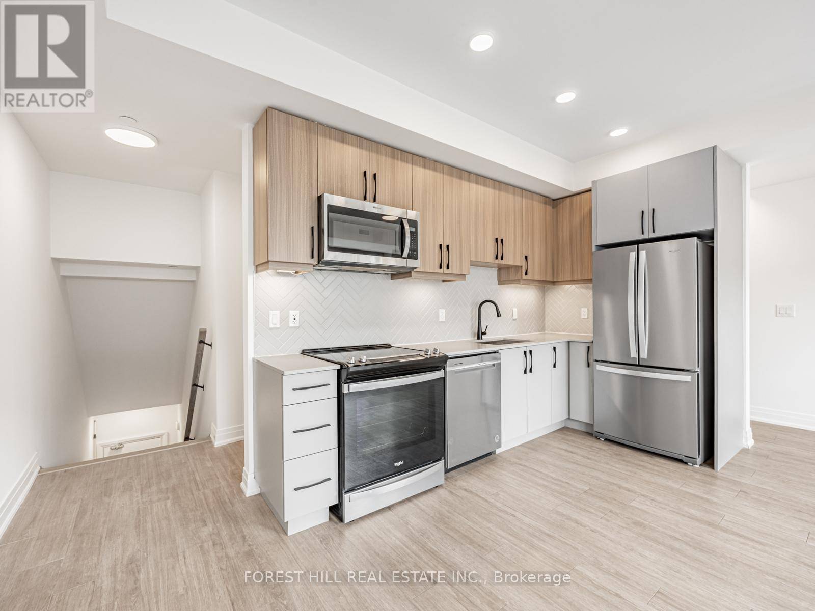 Toronto (newtonbrook West), ON M2R1W1,15 Brenthall AVE #12