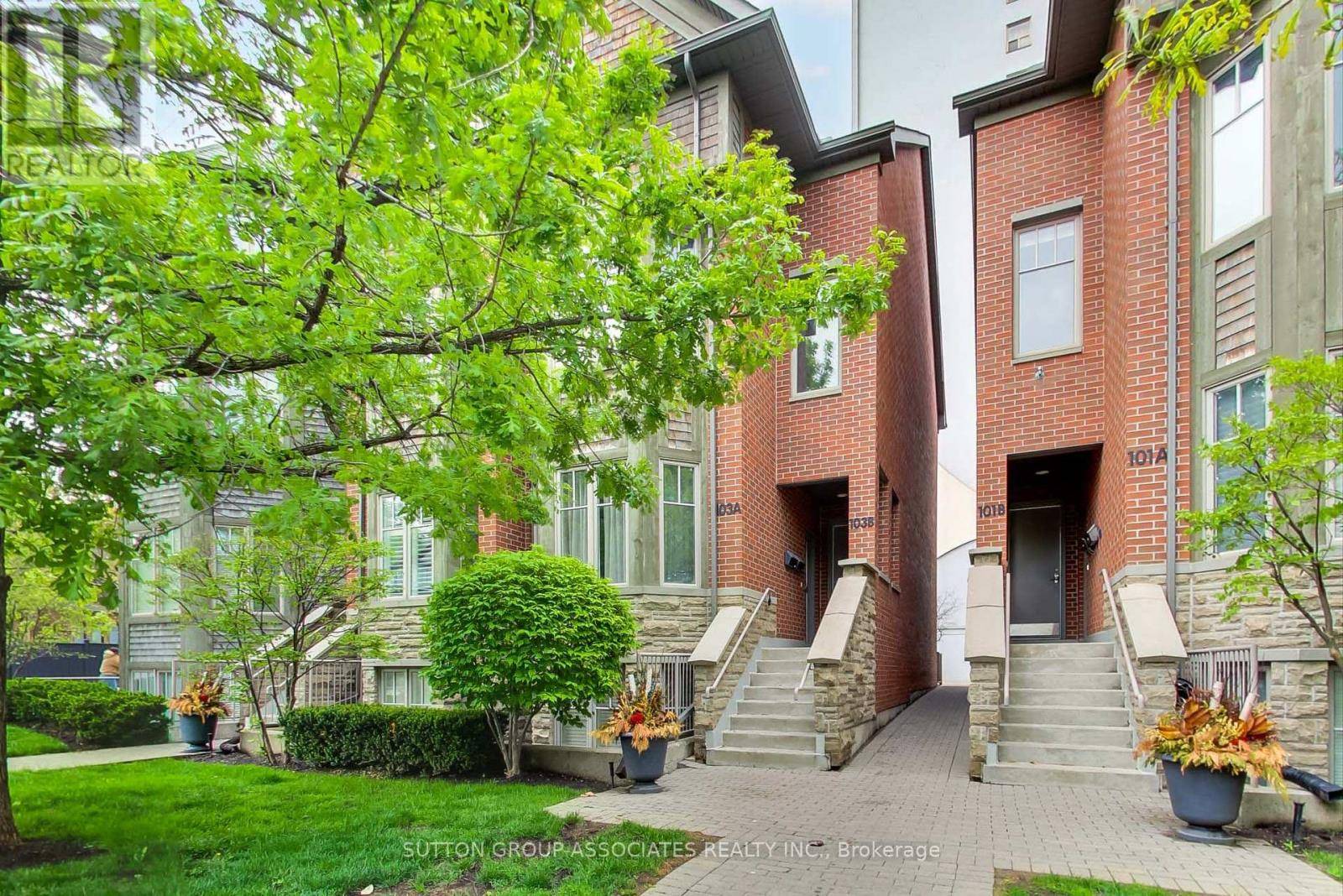 Toronto (annex), ON M5R2X6,103B WALMER ROAD