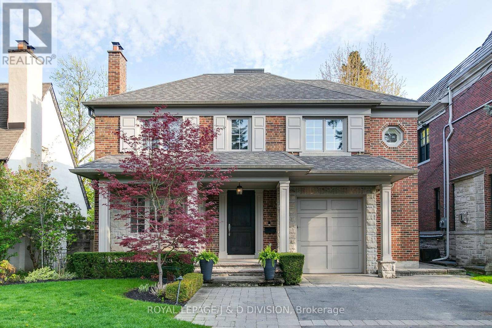 Toronto (lawrence Park South), ON M4R1K3,15 HILLHURST BOULEVARD