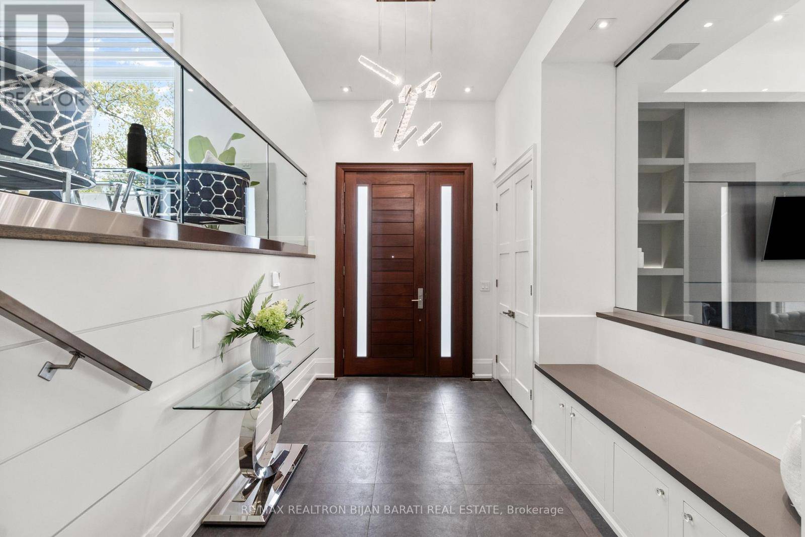 Toronto (willowdale East), ON M2N3P3,217 HILLCREST AVENUE