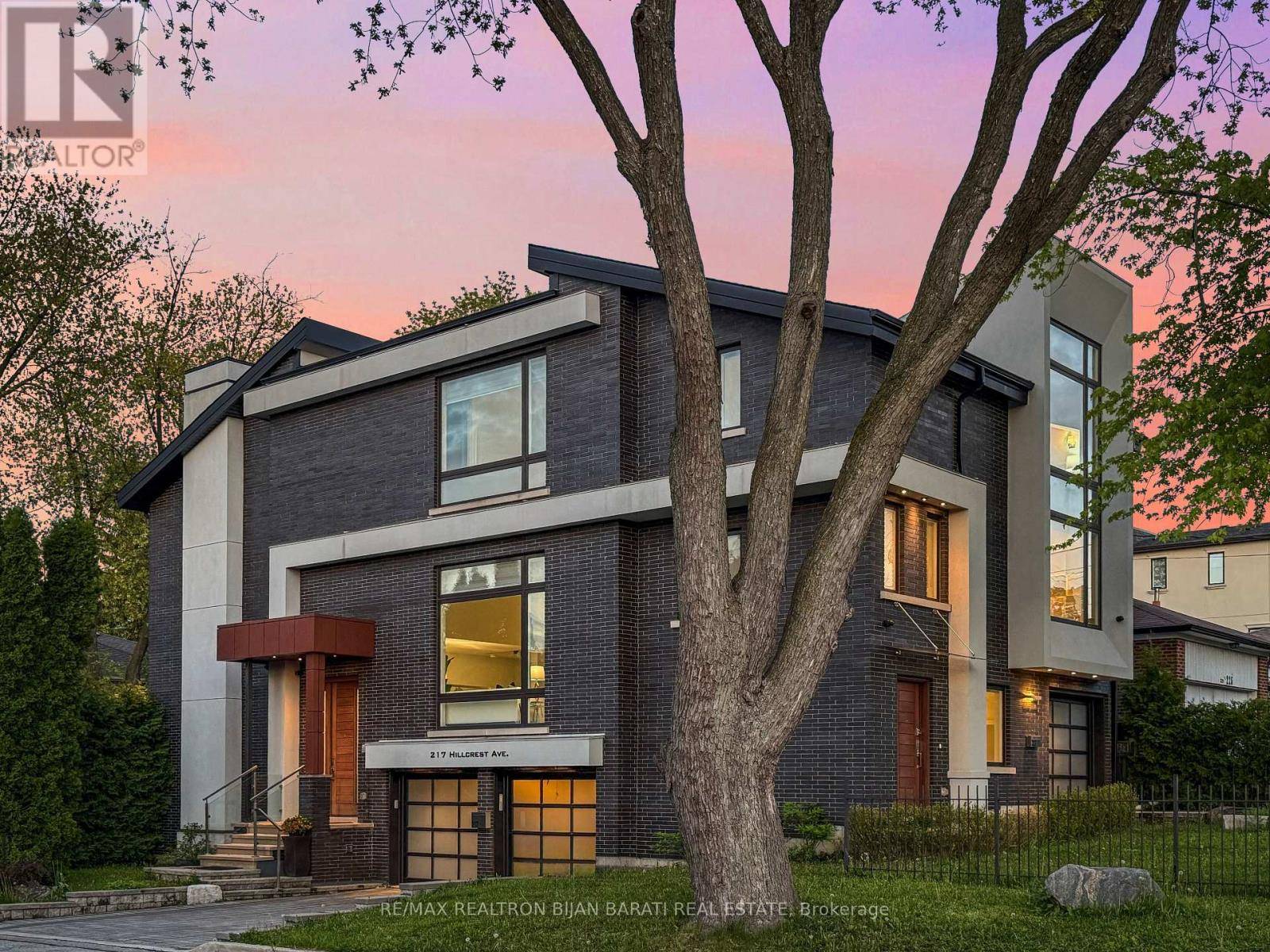 Toronto (willowdale East), ON M2N3P3,217 HILLCREST AVENUE
