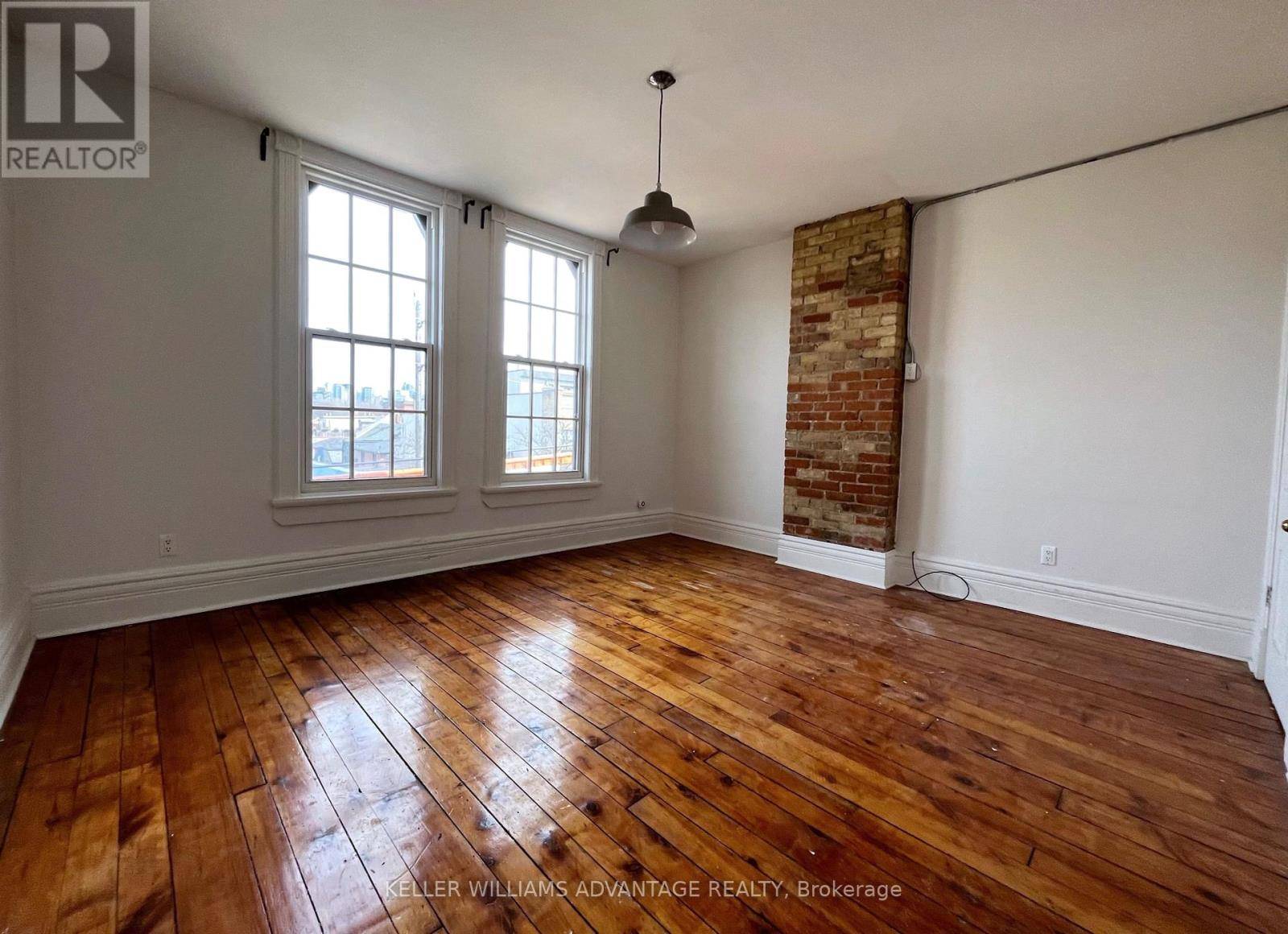 Toronto (trinity-bellwoods), ON M6J2Z5,134 Ossington AVE #3rd Flr