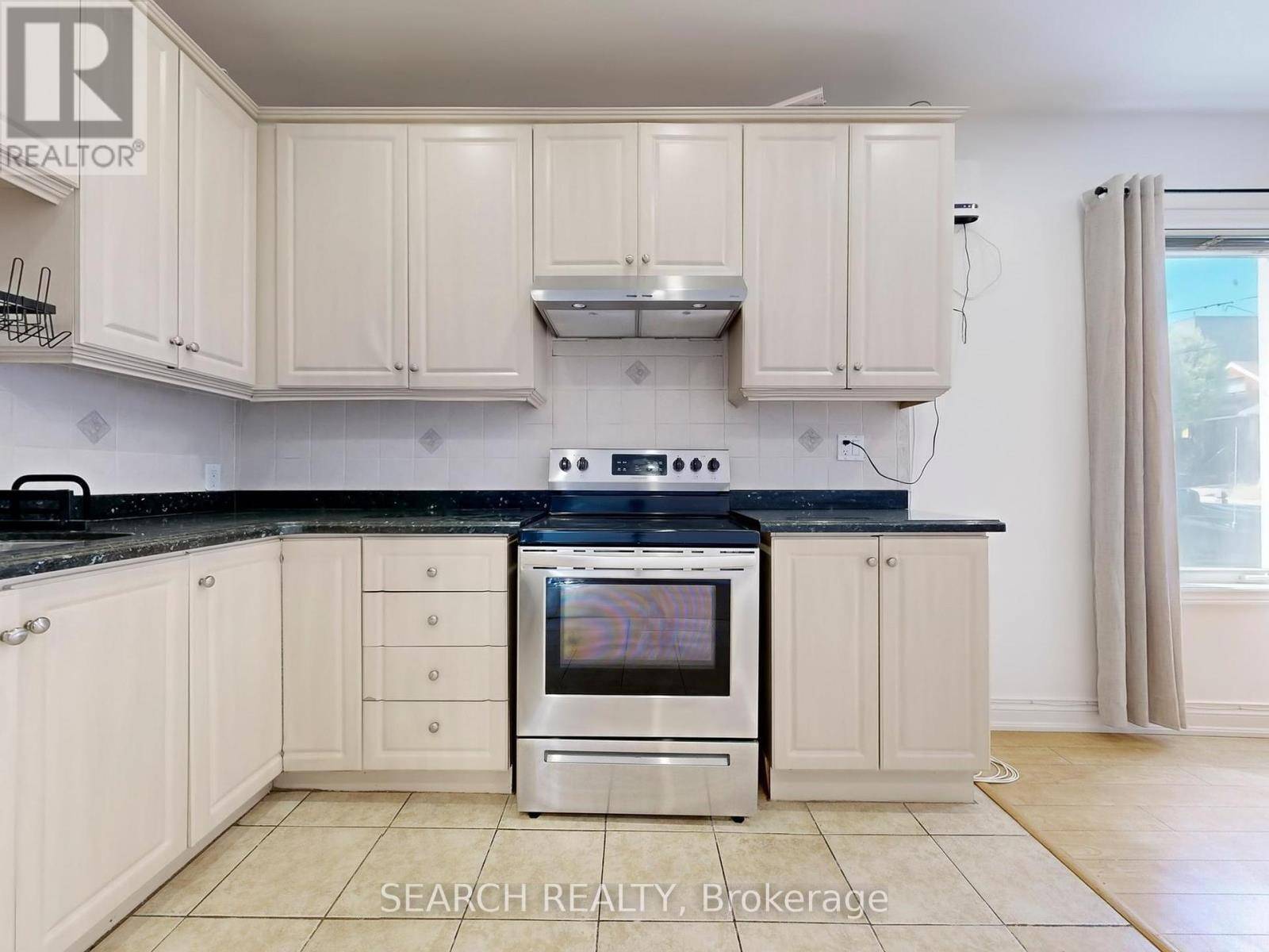 Toronto (oakwood Village), ON M6E3N6,479 WESTMOUNT AVENUE