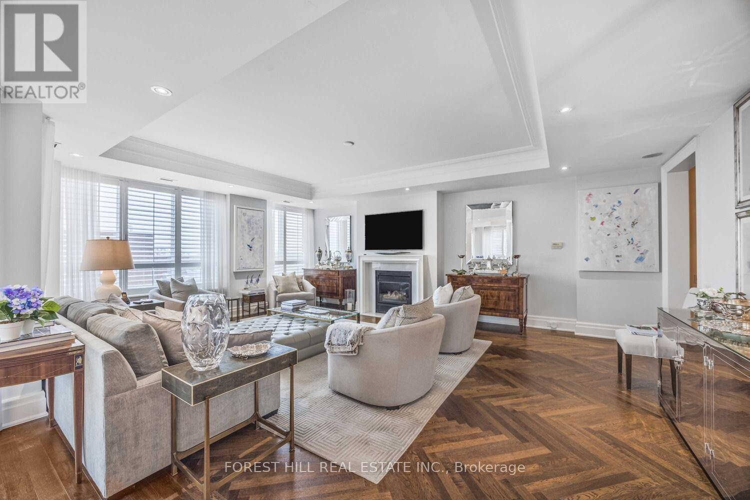 Toronto (casa Loma), ON M4V0A1,155 St Clair AVE #802