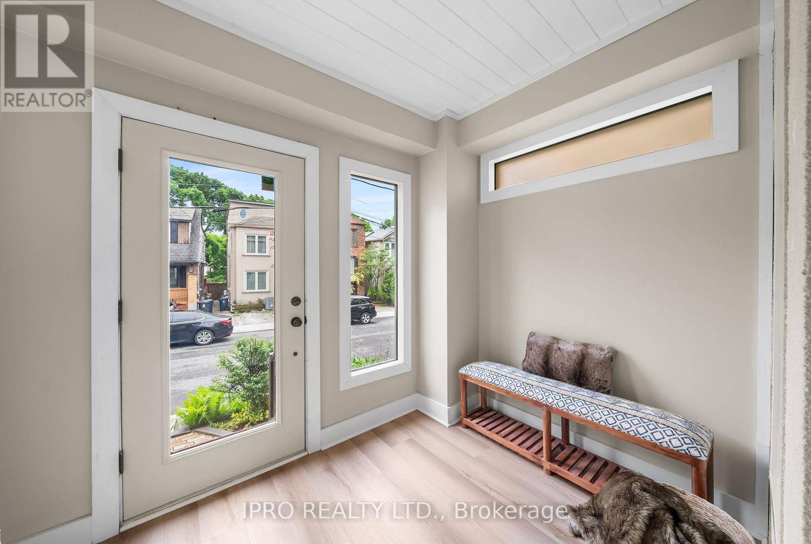 Toronto (yonge-eglinton), ON M4R1C7,134 HELENDALE AVENUE