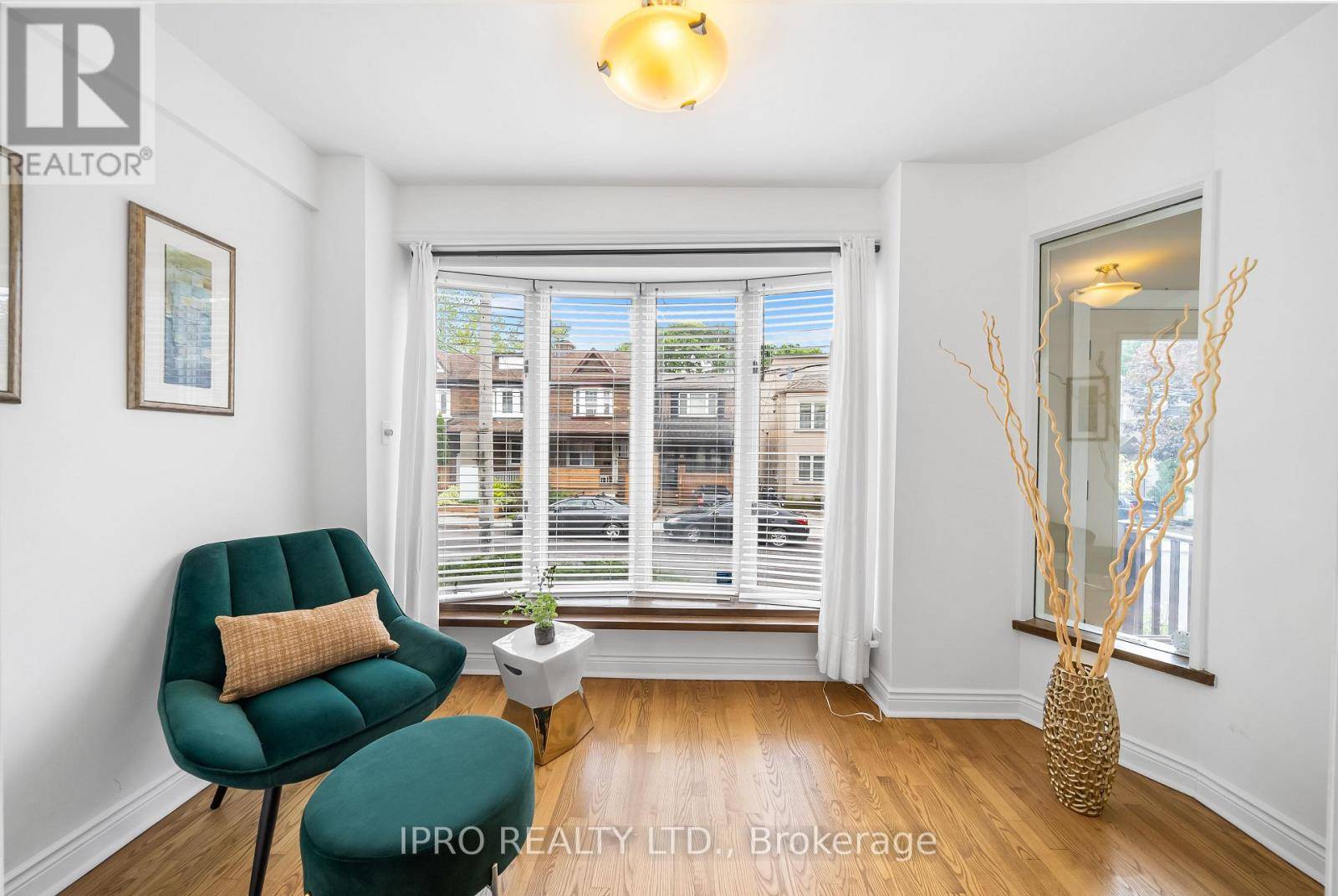 Toronto (yonge-eglinton), ON M4R1C7,134 HELENDALE AVENUE