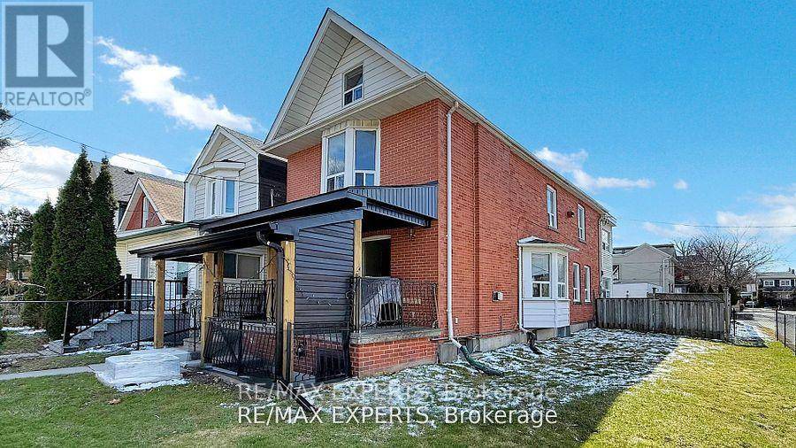 Toronto (humewood-cedarvale), ON M6C2S2,106 Kenwood AVE #UPPER