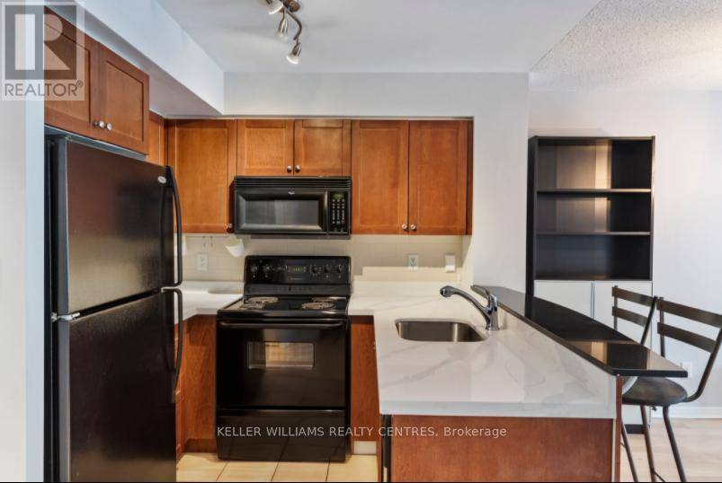 Toronto (moss Park), ON M5A1K5,230 King ST East #522