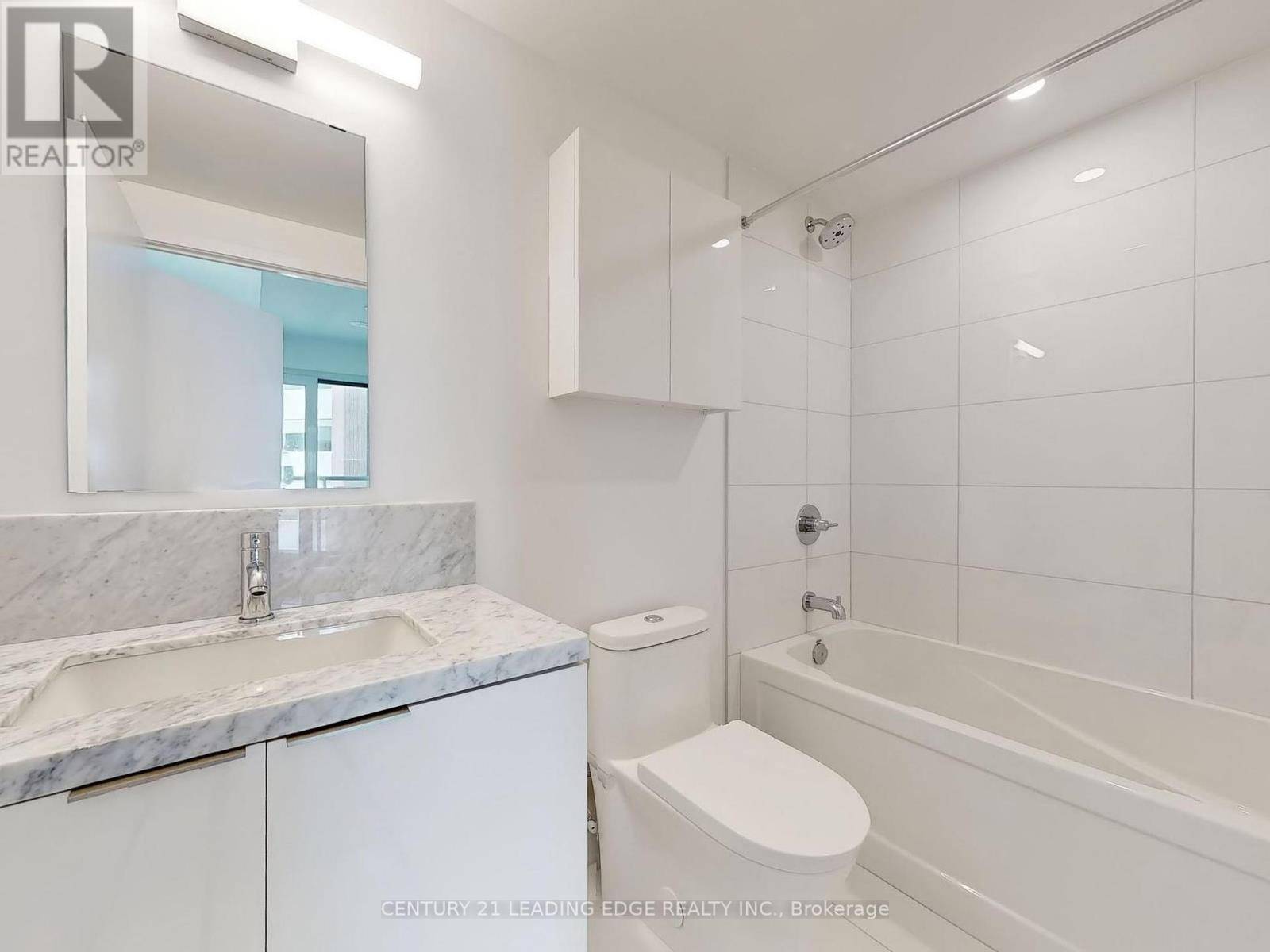 Toronto (kensington-chinatown), ON M5T0G7,230 Simcoe ST #2214