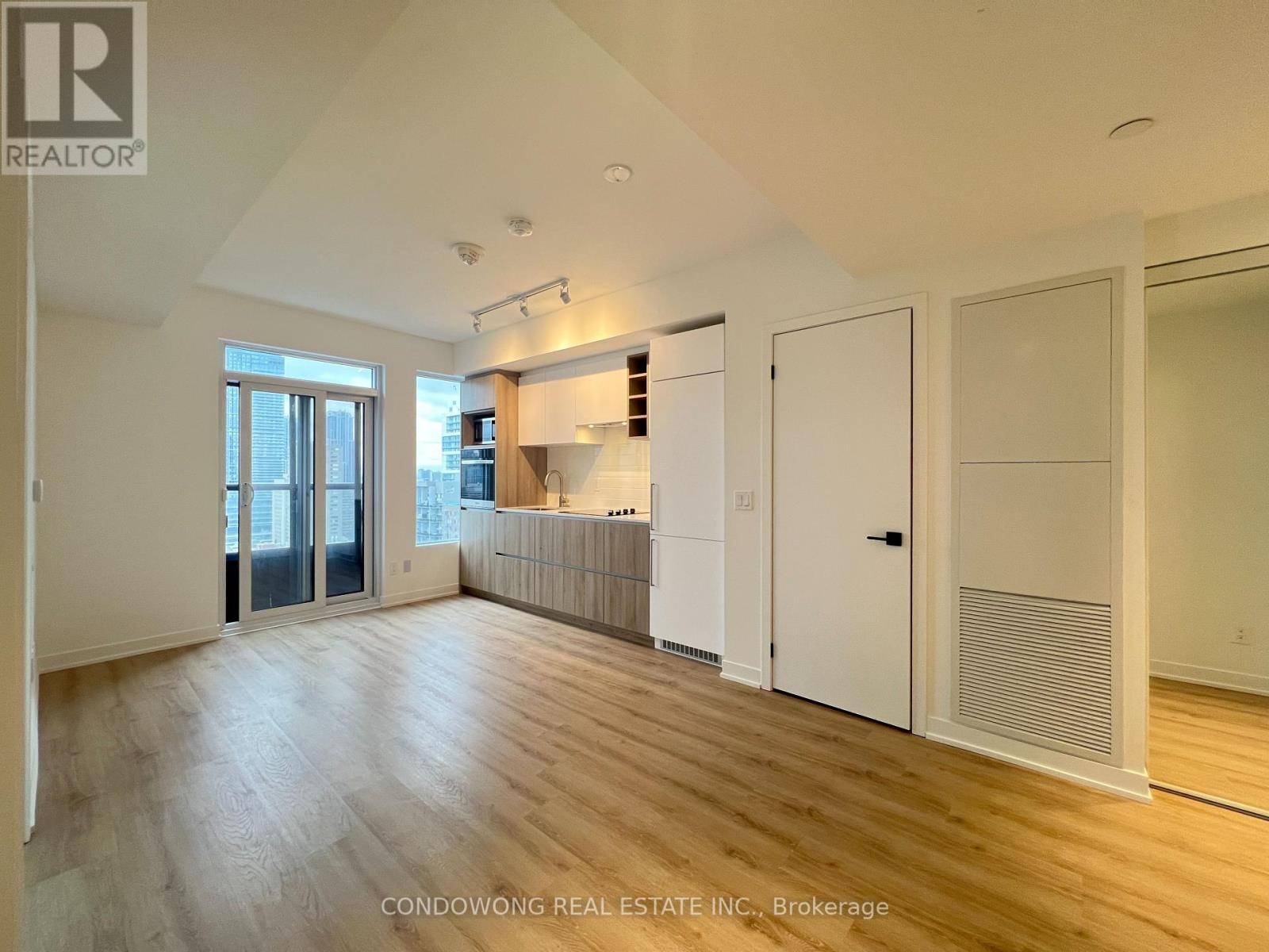 Toronto (moss Park), ON M5B0C8,319 Jarvis ST #2803