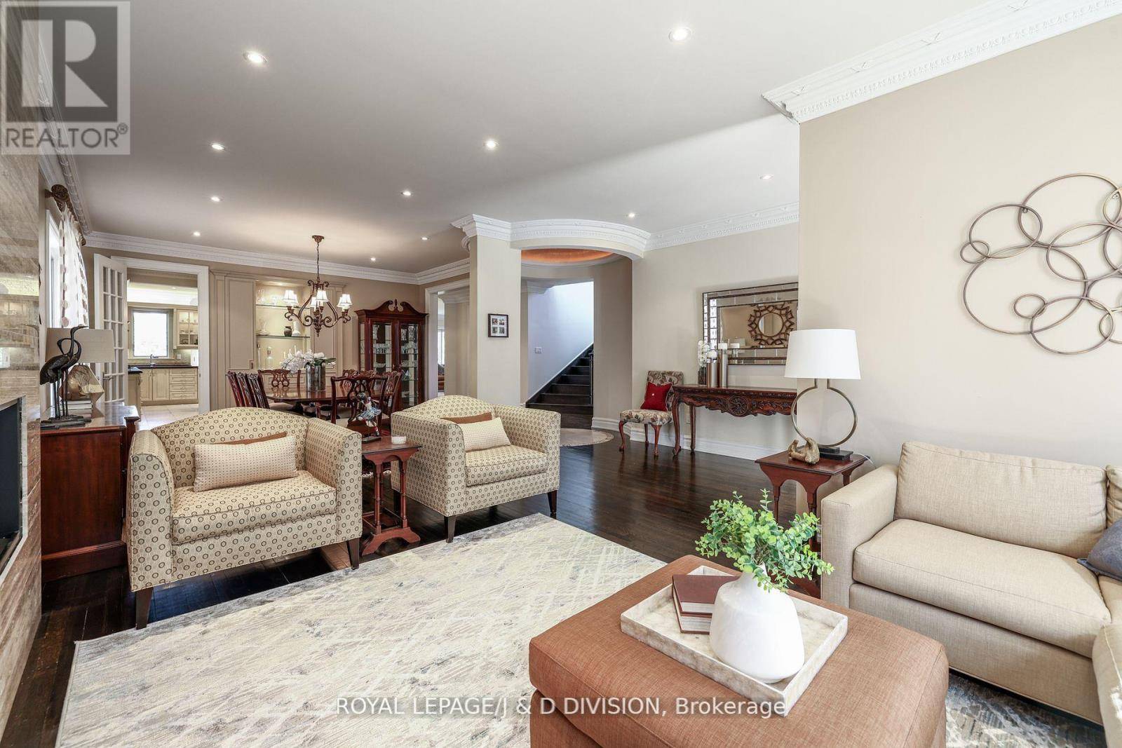 Toronto (st. Andrew-windfields), ON M2P1C4,82 MUNRO BOULEVARD