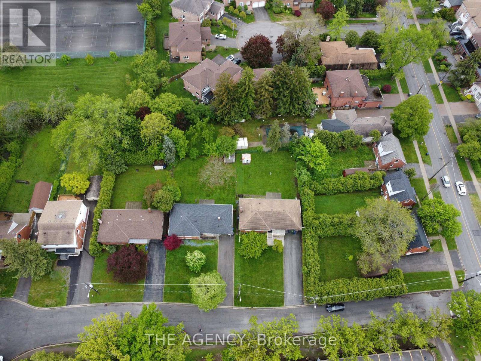 Toronto (newtonbrook West), ON M2M1S1,75 TALBOT ROAD