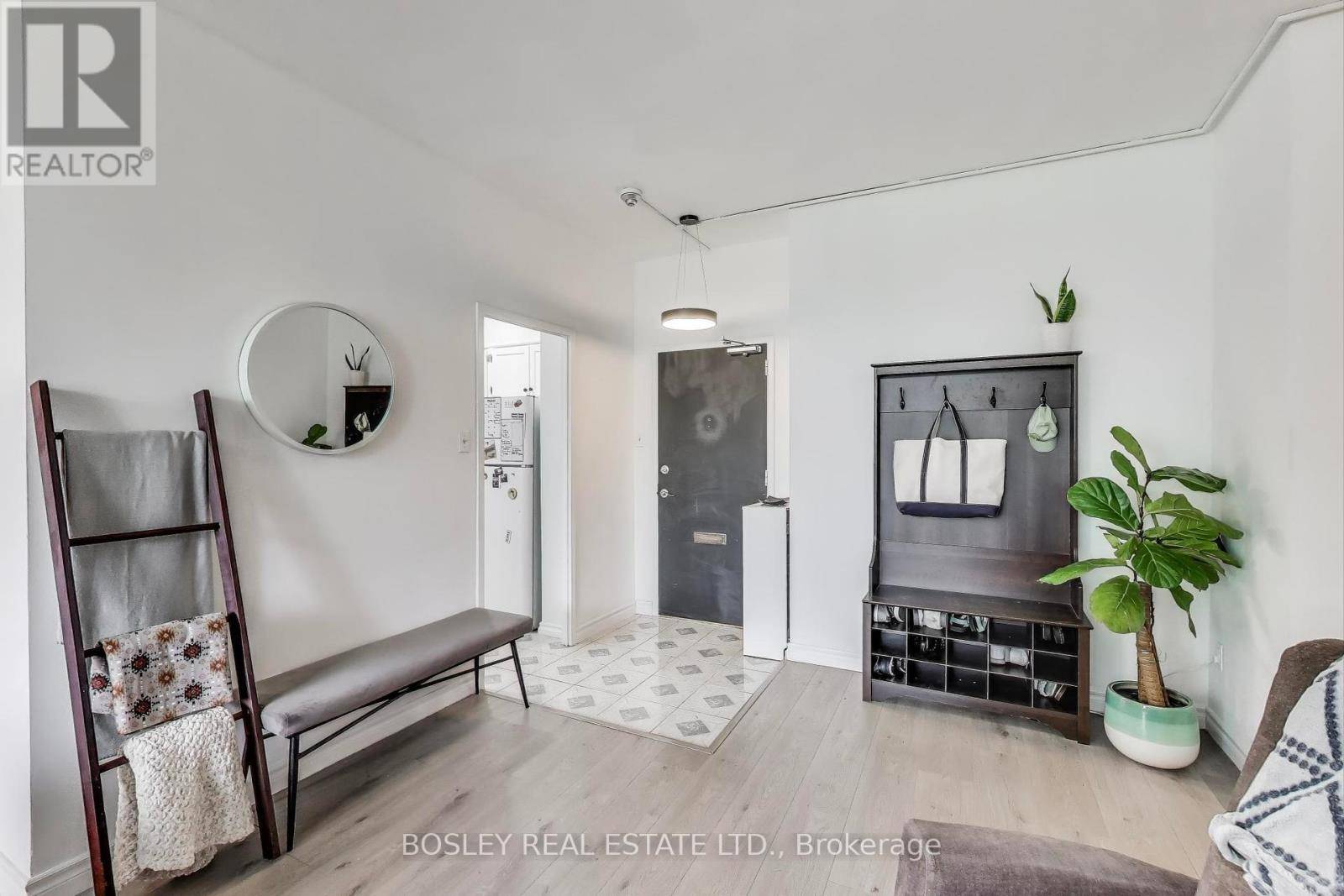 Toronto (henry Farm), ON M2J1L3,10 Parkway Forest DR #111