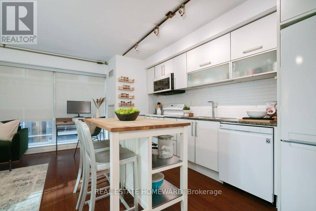 Toronto (moss Park), ON M5A4V3,205 Frederick ST #211