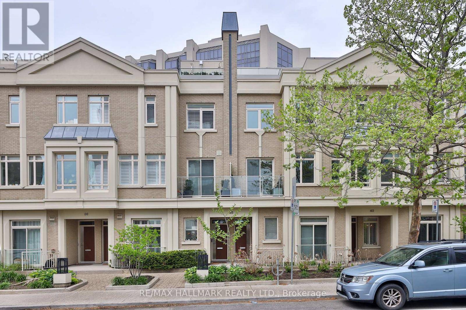 Toronto (annex), ON M5R2A2,38C MCMURRICH STREET
