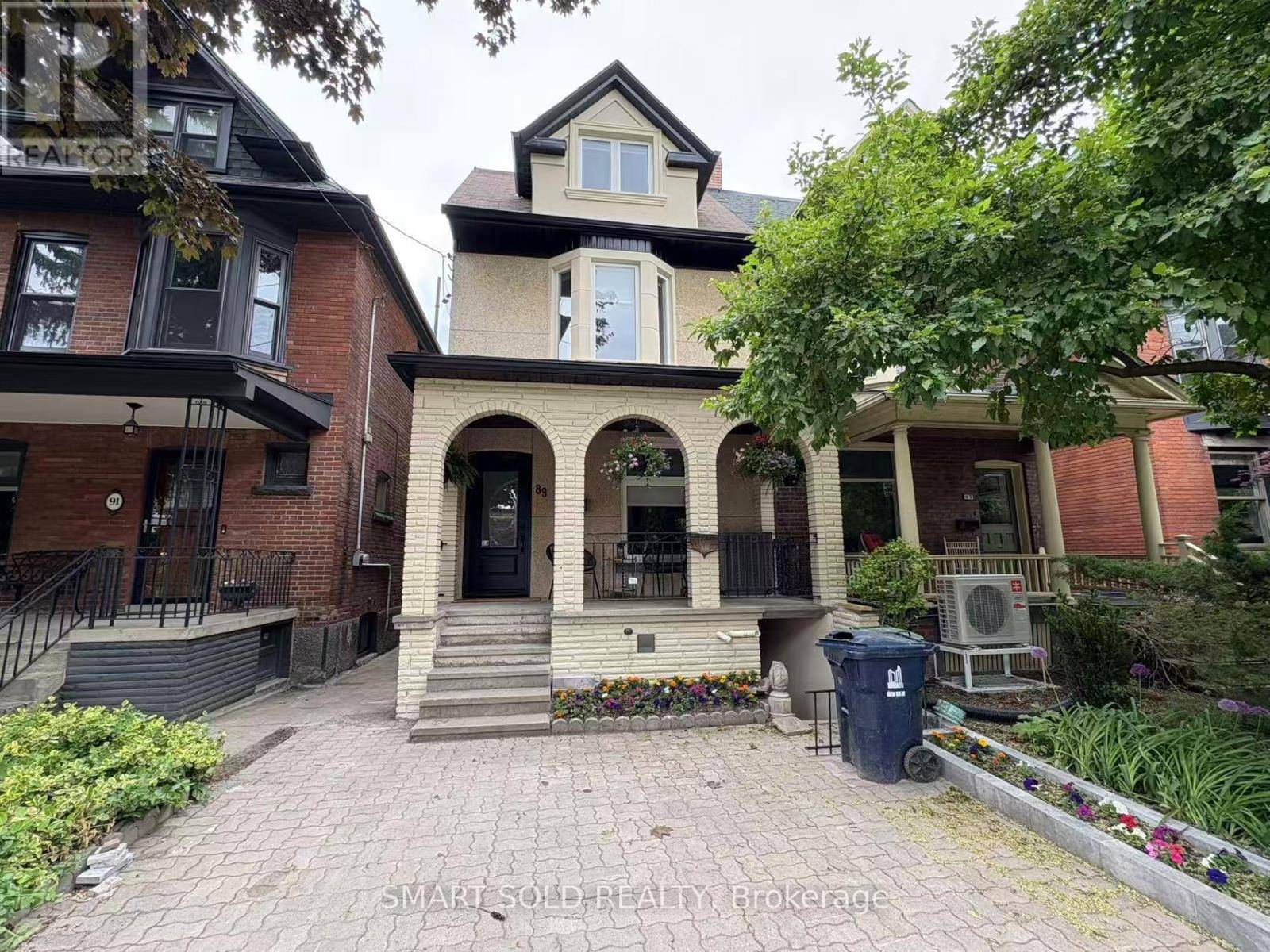 Toronto (palmerston-little Italy), ON M6H2P2,89 CONCORD AVENUE