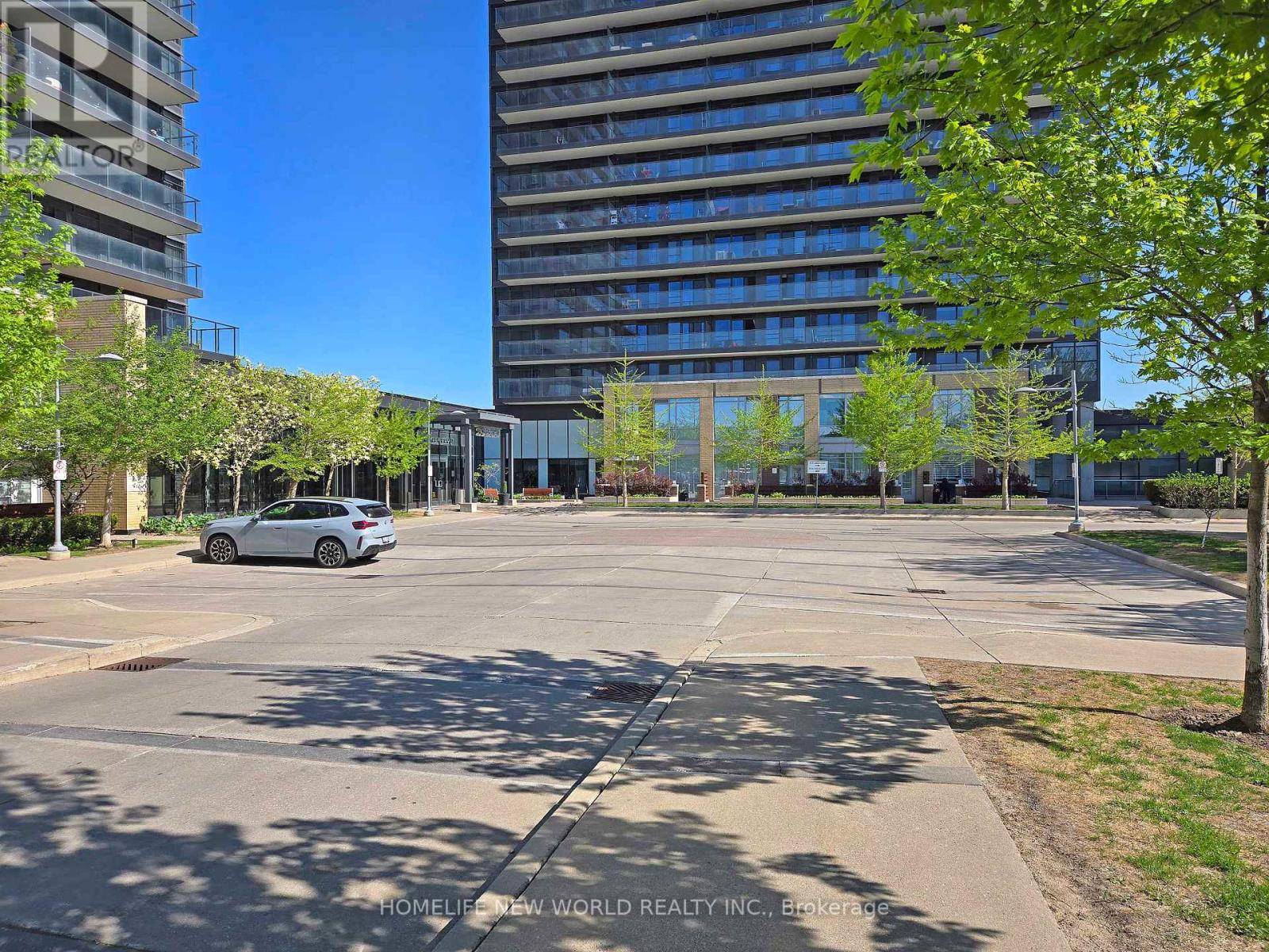 Toronto (bayview Village), ON M2K0B4,33 Singer CT #707