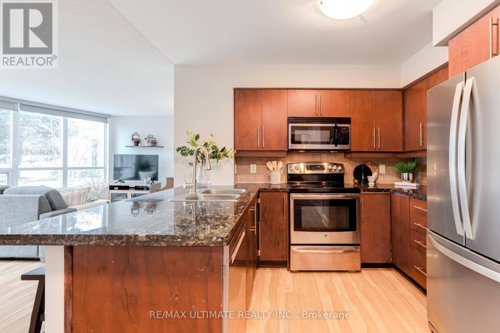 Toronto (newtonbrook West), ON M2M0A5,25 Greenview AVE #319