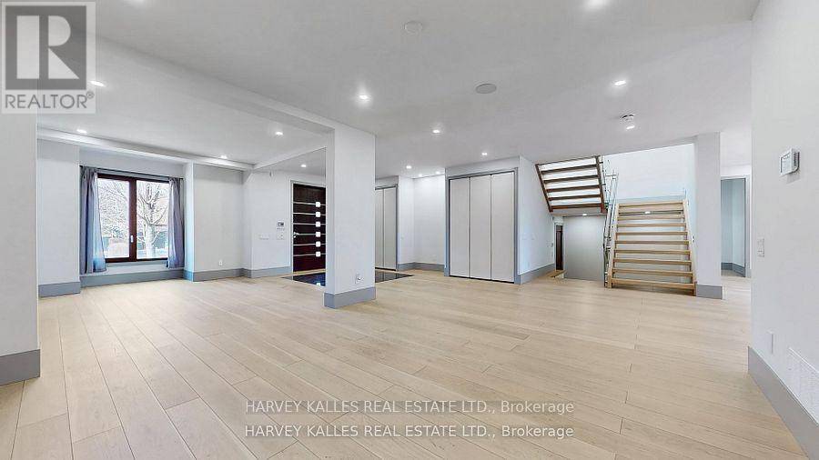 Toronto (newtonbrook West), ON M2R2Y5,11 DORNFELL STREET