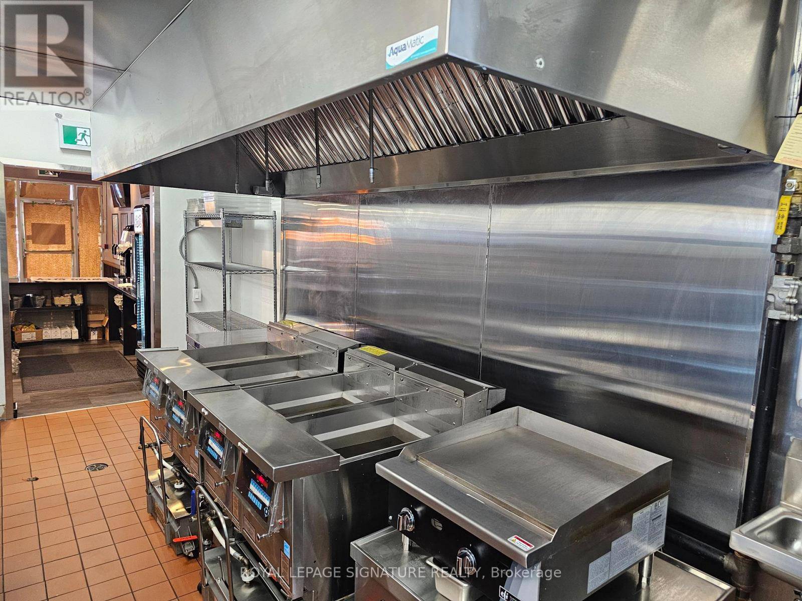 Toronto (oakwood Village), ON M6E1B3,1154 ST CLAIR AVENUE W