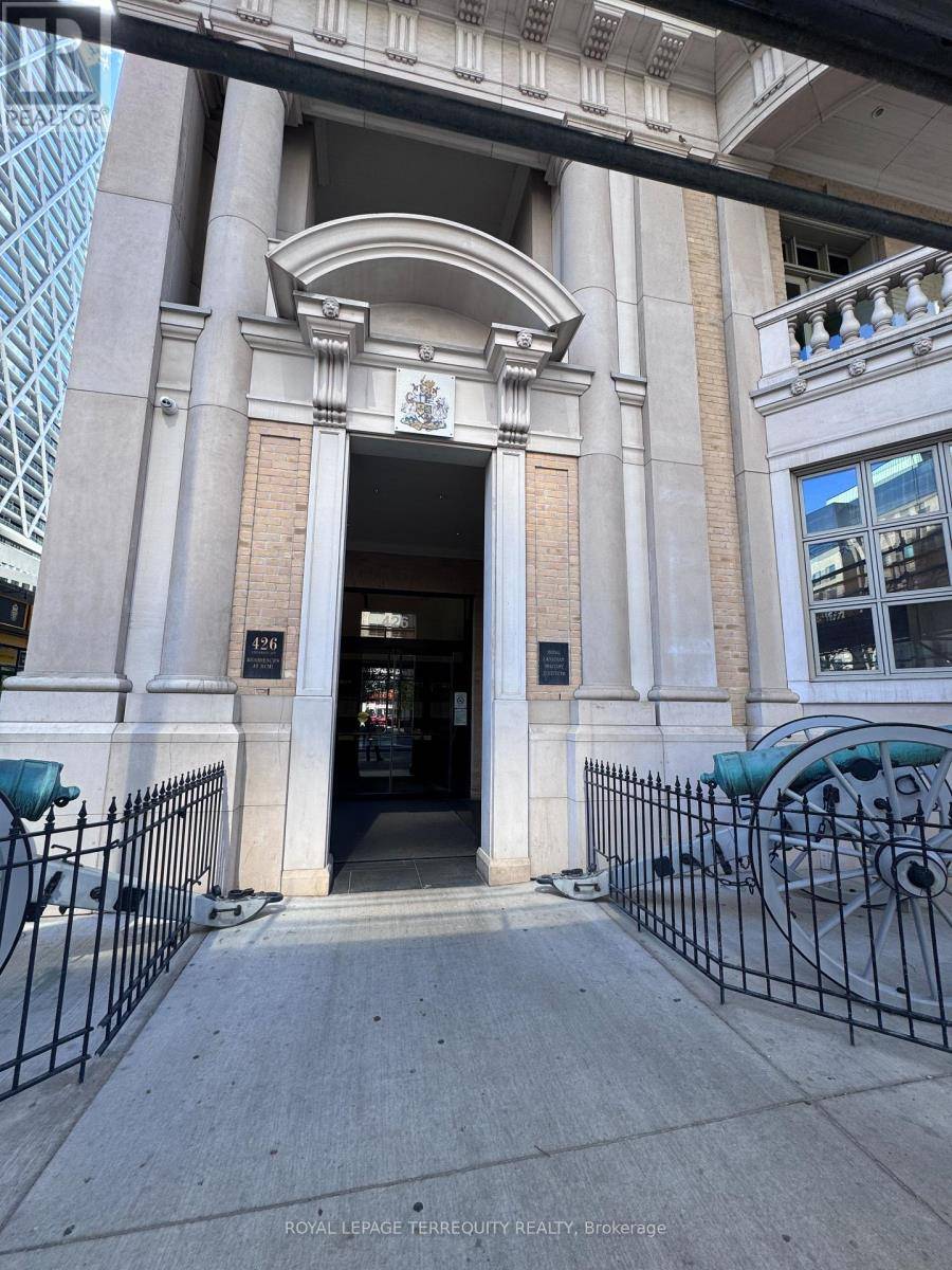 Toronto (kensington-chinatown), ON M5G1S9,426 University AVE #2308