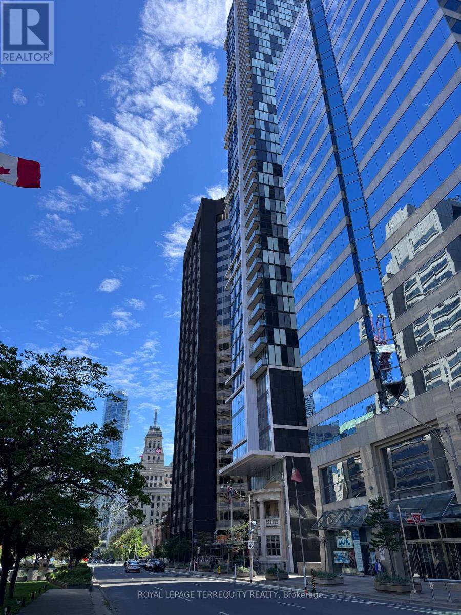 Toronto (kensington-chinatown), ON M5G1S9,426 University AVE #2308