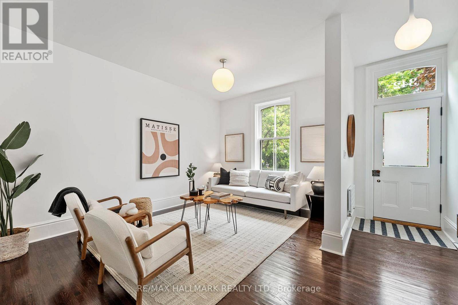 Toronto (cabbagetown-south St. James Town), ON M4X1H3,342 WELLESLEY STREET E