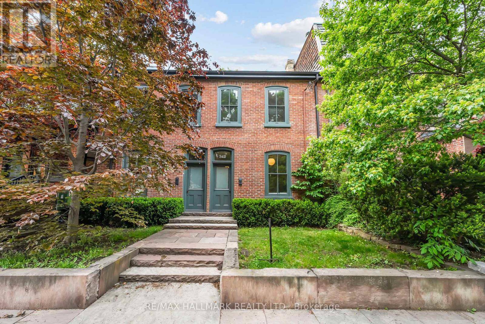 Toronto (cabbagetown-south St. James Town), ON M4X1H3,342 WELLESLEY STREET E