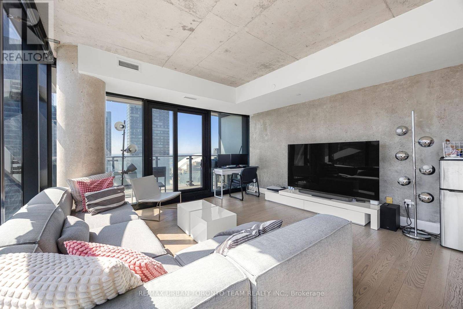 Toronto (waterfront Communities), ON M5H0A6,224 King ST West #2804