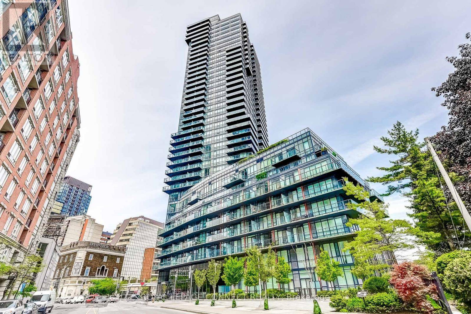 Toronto (rosedale-moore Park), ON M4W3Z4,825 Church ST #601