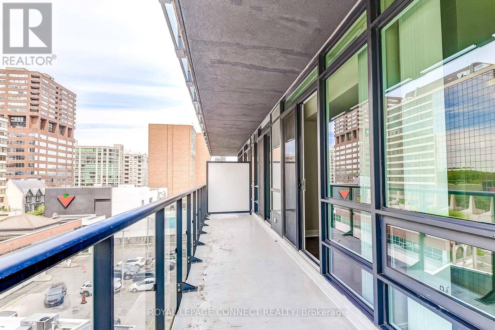 Toronto (rosedale-moore Park), ON M4W3Z4,825 Church ST #601