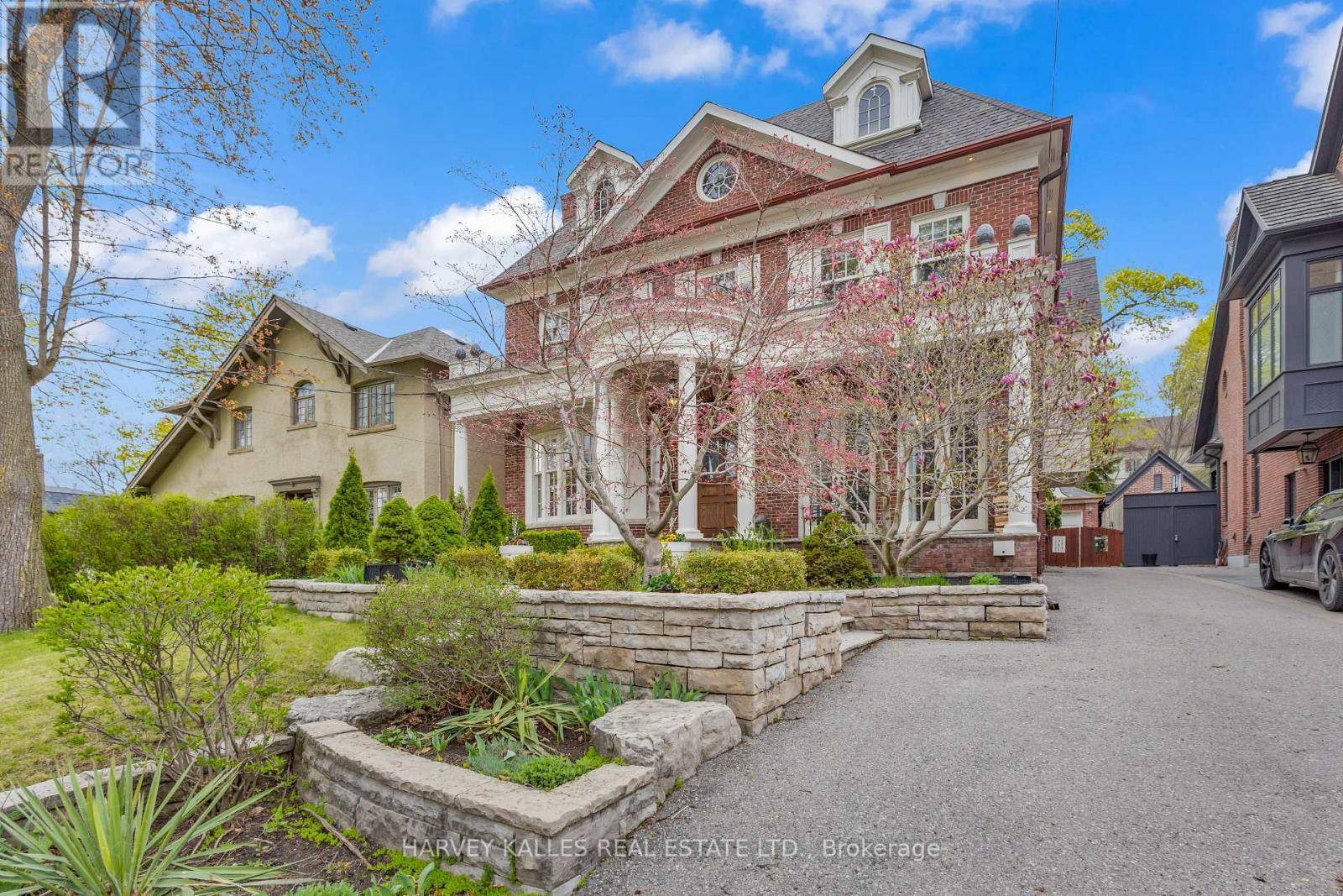 Toronto (lawrence Park South), ON M4N1H3,104 DAWLISH AVENUE