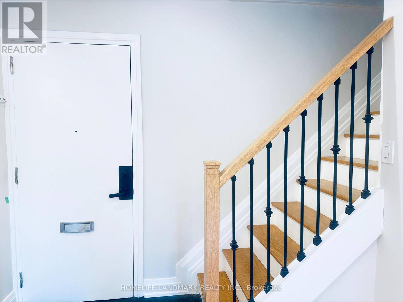 Toronto (newtonbrook West), ON M2R1Y7,5879 Bathurst ST #213