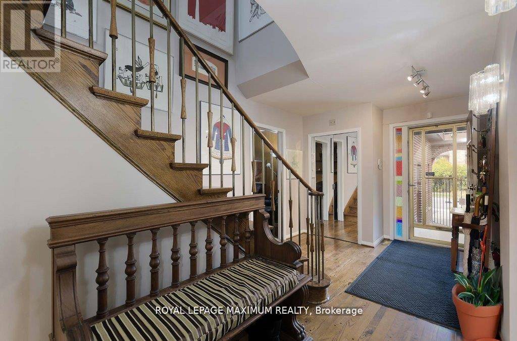 Toronto (newtonbrook West), ON M2M1T5,11 FAIRCHILD AVENUE