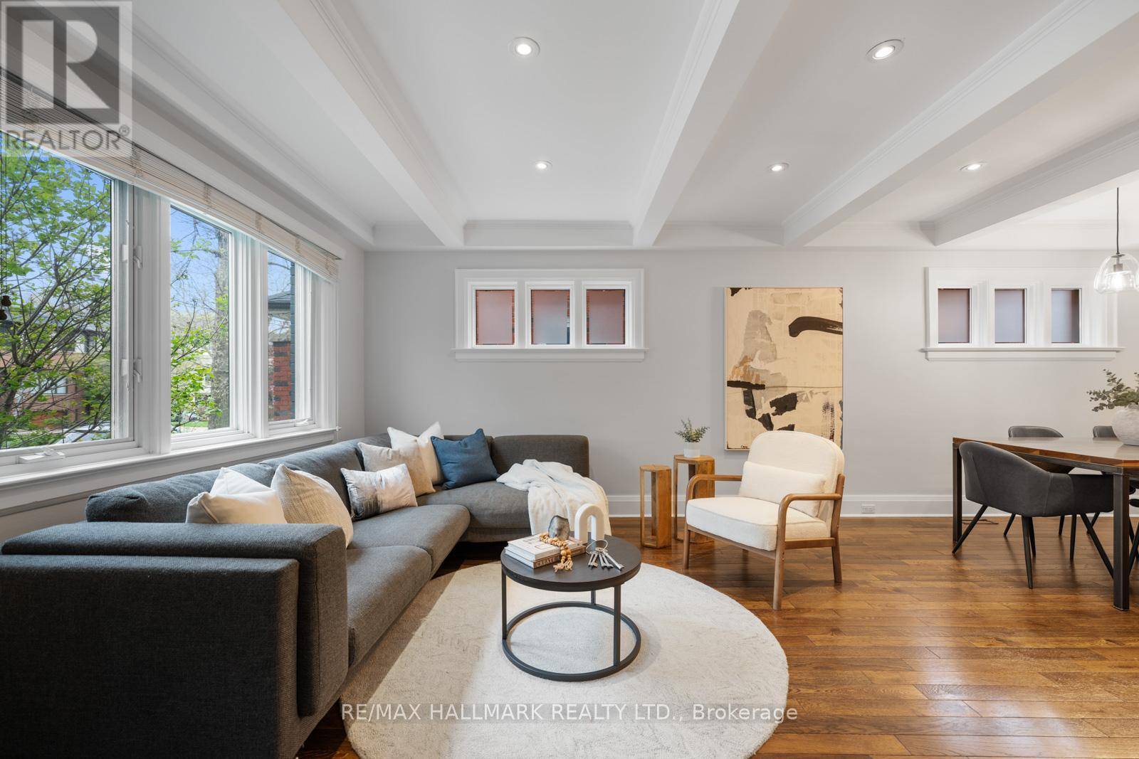 Toronto (lawrence Park North), ON M5M1Z1,176 MELROSE AVENUE