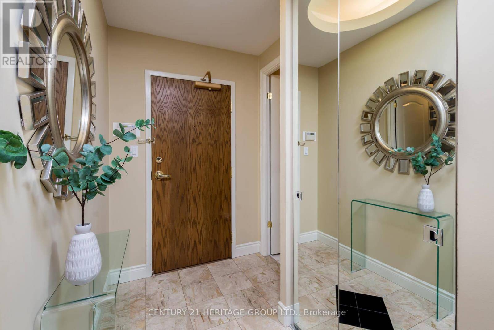 Toronto (st. Andrew-windfields), ON M2P2G1,11 William Carson CRES #306
