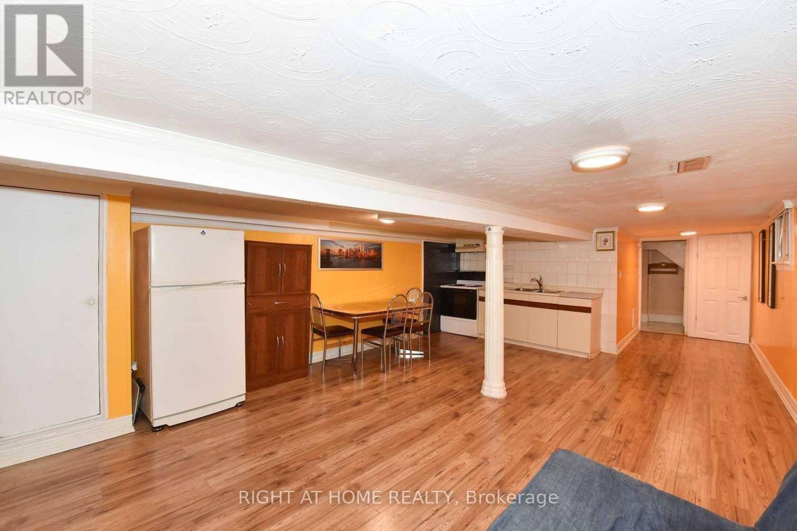 Toronto (oakwood Village), ON M6E1Z2,23 Amherst AVE #Bsmnt
