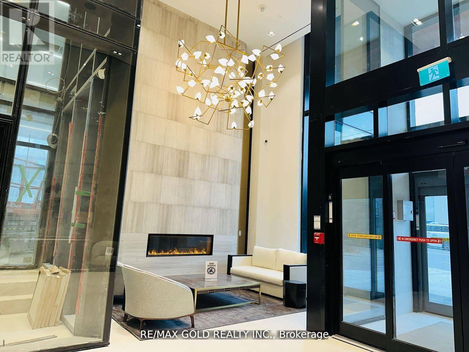Toronto (humewood-cedarvale), ON M5P3L1,2020 Bathurst ST #216