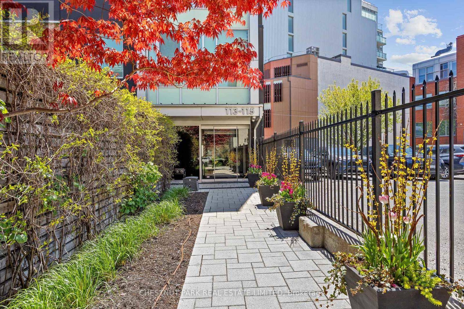 Toronto (annex), ON M5R1V4,113 Dupont ST #201