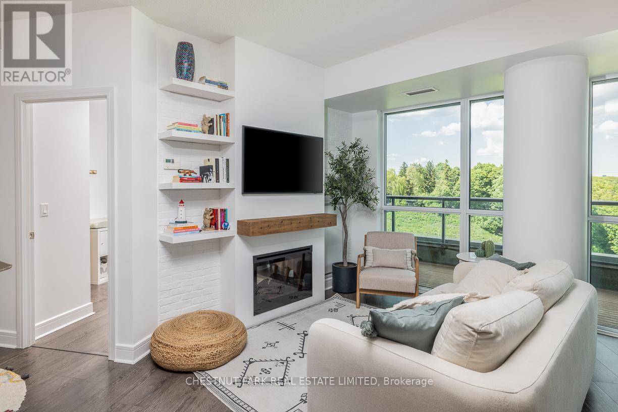 Toronto (thorncliffe Park), ON M4G0A5,35 Brian Peck CRES #306