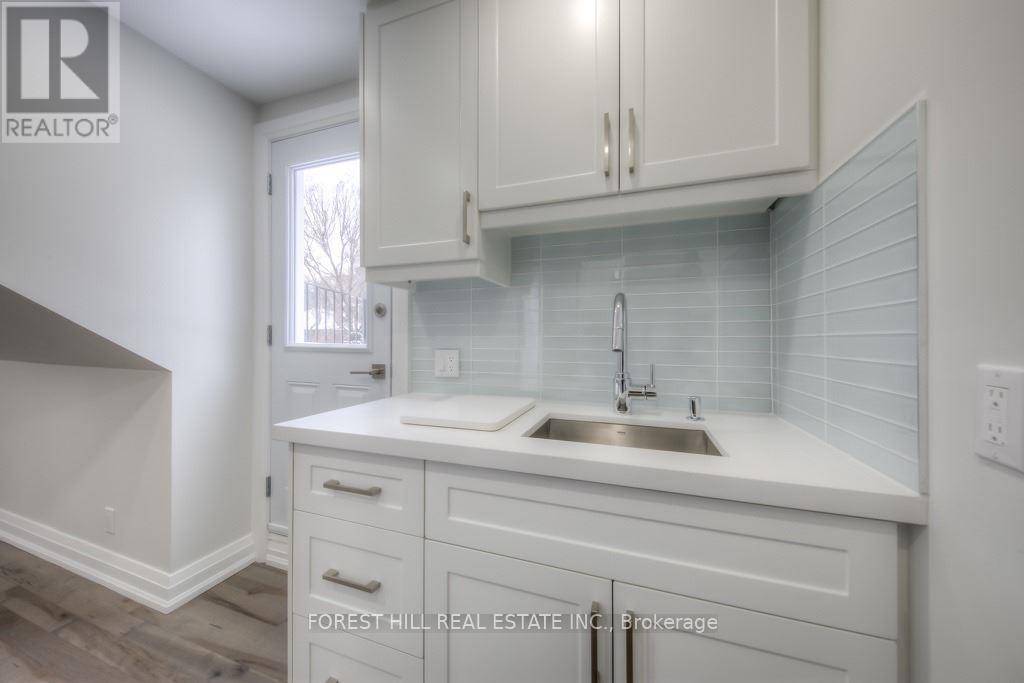 Toronto (forest Hill South), ON M5P3K5,1747 Bathurst ST ##3