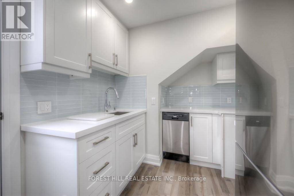 Toronto (forest Hill South), ON M5P3K5,1747 Bathurst ST ##3